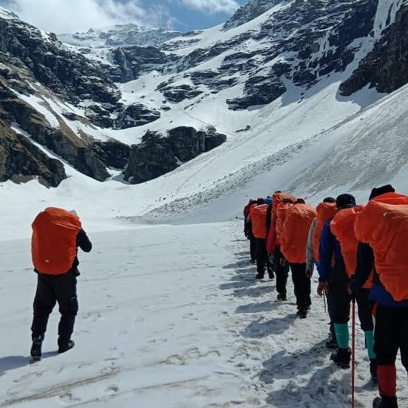 Trekkers on the Pindari Glacier route